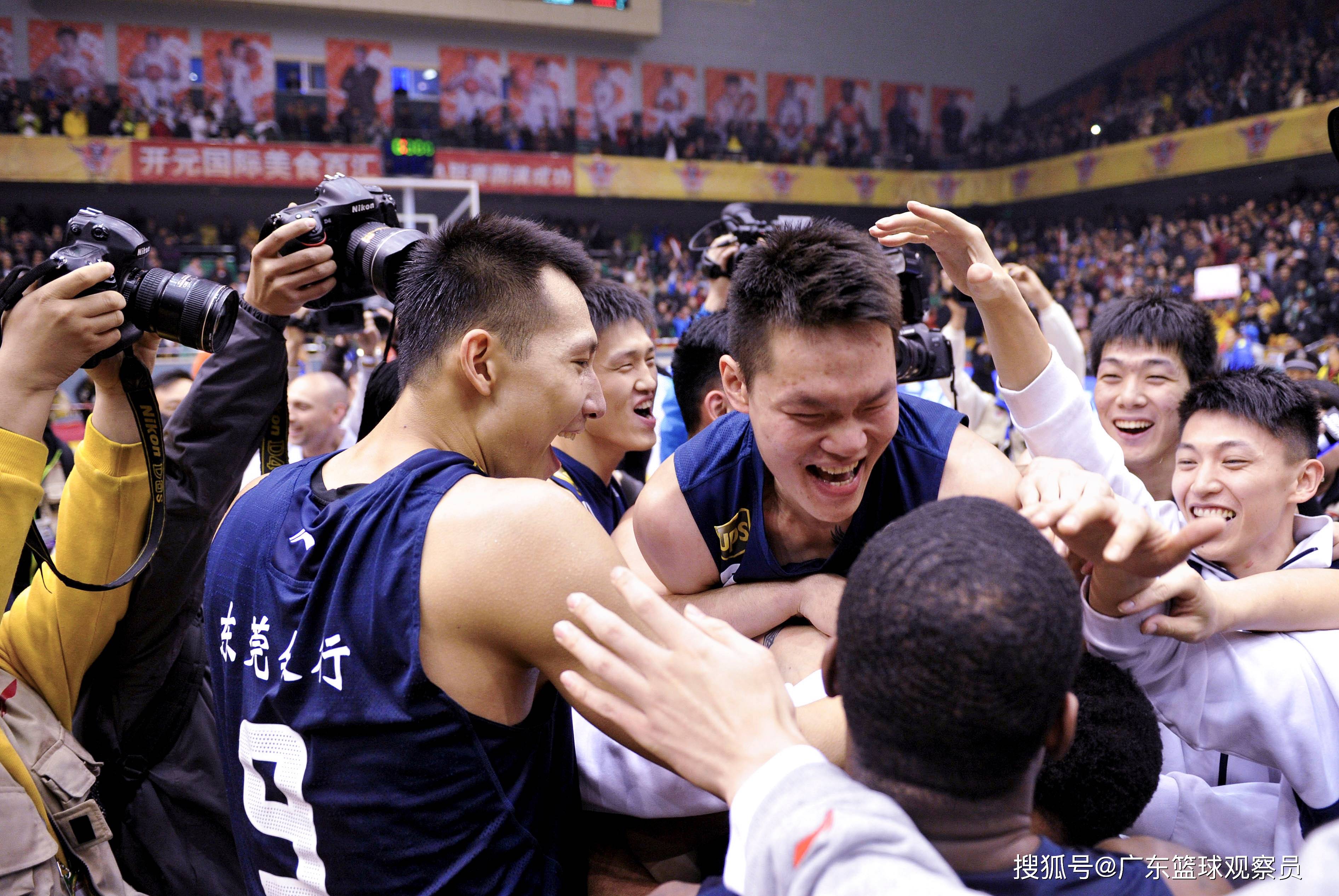 九游体育下载-冲刺阶段广东宏远调整名单以备亚冠；状态回暖环节打磨；悬念犹存；年轻球员得到机会的简单介绍